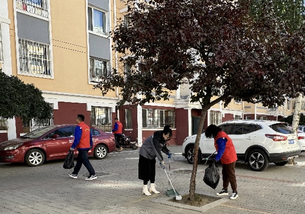 城市燃熱集團城發(fā)供熱橋靠分公司黨總支部協(xié)助呼哈路社區(qū)開展“民生微實事”活動 (3).jpg 城市燃熱集團城發(fā)供熱橋靠分公司黨總支部協(xié)助呼哈路社區(qū)開展“民生微實事”活動 (3).jpg